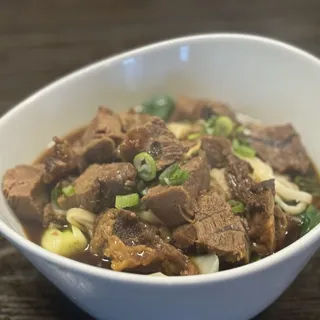 Braised beef noodle soup