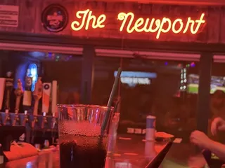 Franky's Newport Lounge