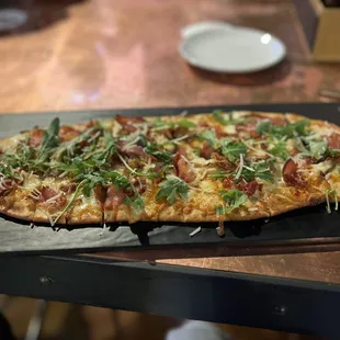Arugula &amp; Prosciutto pizza