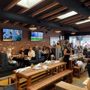 sushi and sashimi, interior