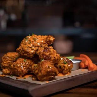 chicken wings, fried chicken wings, poultry, bbq chicken, chicken, chicken wings and fried chicken, food, bbq wings, fried chicken