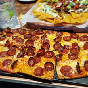 Gary 's Pepperoni Pizza