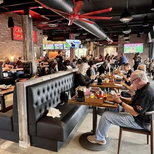 Lots of seating. They also have a couple areas for outdoor dining.