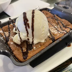 Iron skillet cookie