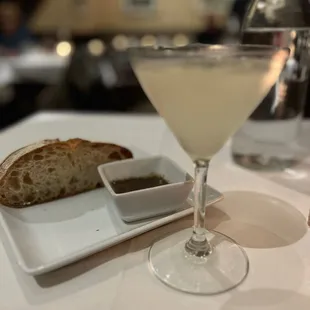 Dirty martini and complementary warm bread.