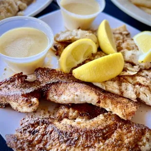 U Hook&apos;em we Cook&apos;em redfish platter with grilled and blackened.