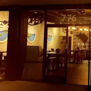 The view from the outside going into the restaurant