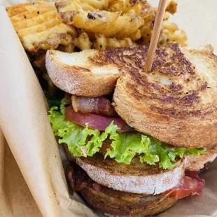 BLT sandwich with waffle fries