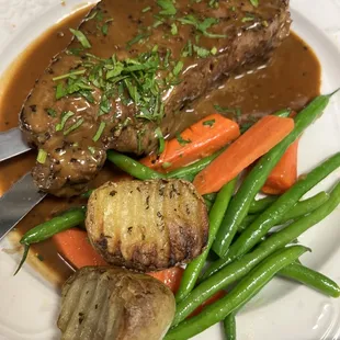 Lombata di Manzo in Padella Pepata
New York steak sautéed with pepper cream sauce and flamed with grappa