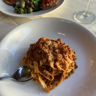 Tagliatelle alla Bolognese
Ribbon egg pasta with meat sauce