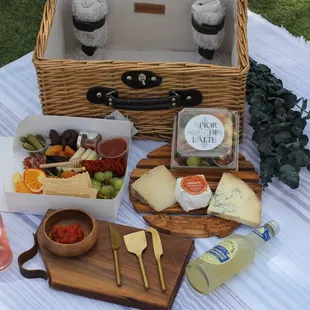 Charcuterie box picnic