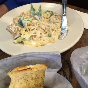 Chicken broccoli Alfredo