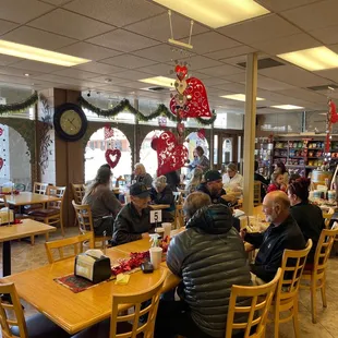 Well lit dining for socializing in large or small groups