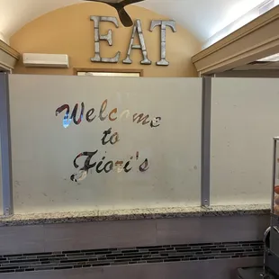 a sign that says welcome to fiori&apos;s