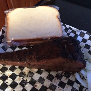 Beef cheek with onions and bread