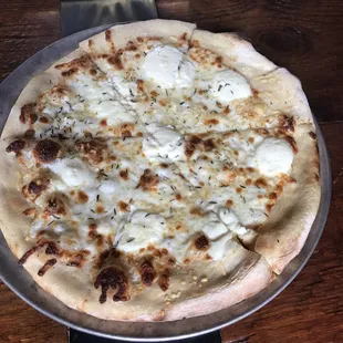 The triple cheese.  The best white pizza in AZ!