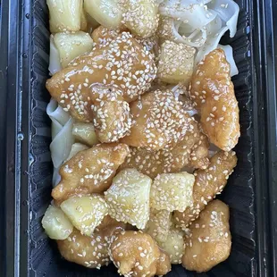 Sesame Chicken w/ Chow Fun Noodle