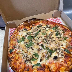 Spinach garlic mushroom chicken  pizza