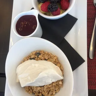 Yogurt & Granola