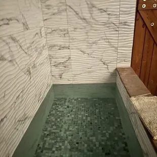 Private outdoor tub-sunflower casita. 24/7 soaking on your own patio