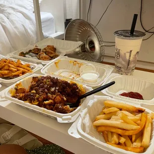 LRG - CHILI CHEESE TOTS &amp; French LRG - PLAIN FRIES &amp; Saigon (?) fried chicken