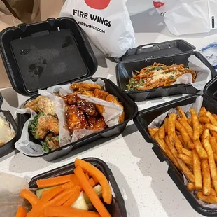 Seasoned fries, garlic noodles, mango habanero, teriyaki kick and garlic Parmesan and rolls.