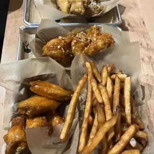 Garlic parm, peanut butter, and mango habanero with fries.
