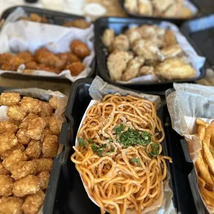 LRG - TATER TOTS LRG - GARLIC NOODLES LRG - PLAIN FRIES 60 PACK Garlic Parmesan &amp; Mango Habanero