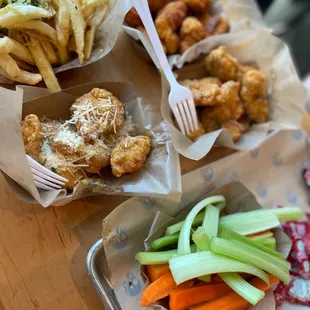 Garlic Fries / VEGGIE STICKS were the highlight!