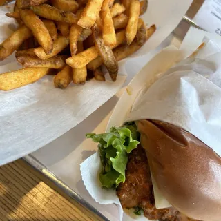 BEYOND CHICKEN SANDWICH COMBO