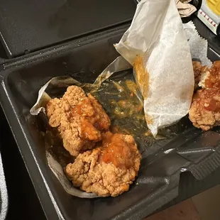  a tray of fried chicken