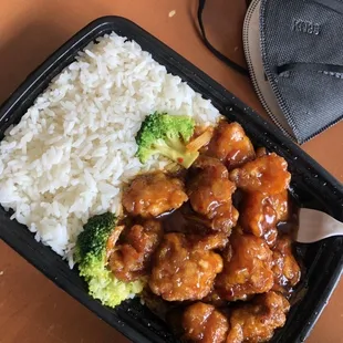 Orange chicken and white rice