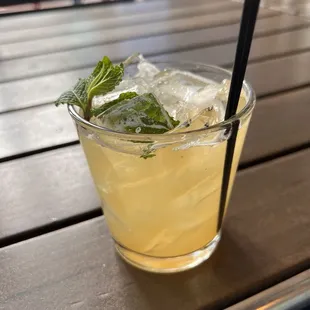 Can't get better than scoring outside seating at FW on a gorgeous day and an icy "Peach Works" in front of me YUM!