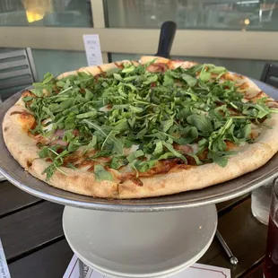 A pizza I made myself, prescutto, arugula, sauce, cheese, excellent! ¡Absolutamente maravilloso!