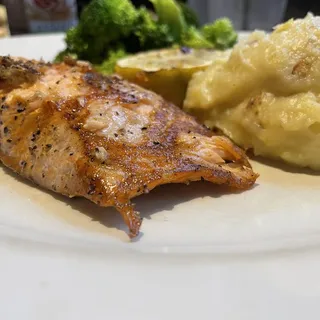 Grilled Salmon Salad*