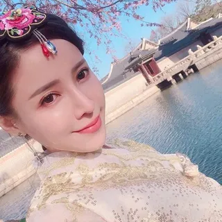 Ziyu C.
