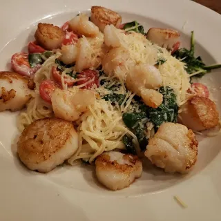 Scallops & Shrimp Florentine