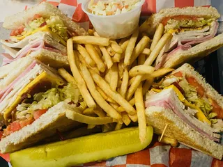 Somma Pizza Restaurant & Sports Bar