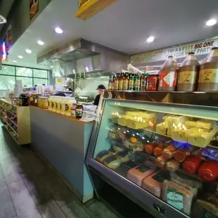 Deli &amp; pizza