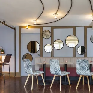 Firefly Lounge - mirror wall