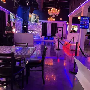 When you walk in. Dj goes in back corner on stage. Bar is a big area to the left