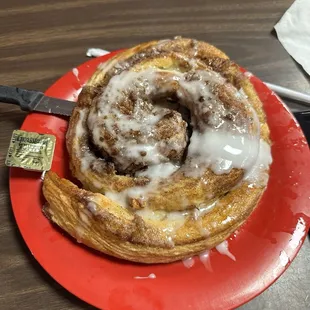 Omg! This cinnamon roll!