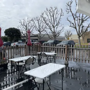 The outside area is a good place to wait on a busy Saturday. I&apos;m under the tent
