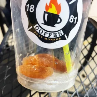A nice touch the iced cubes are coffee cubes- so no watered down drinks as the cubes melt