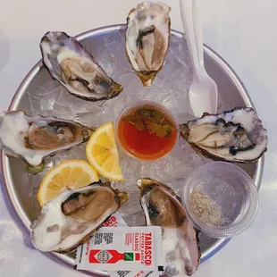 a platter of oysters