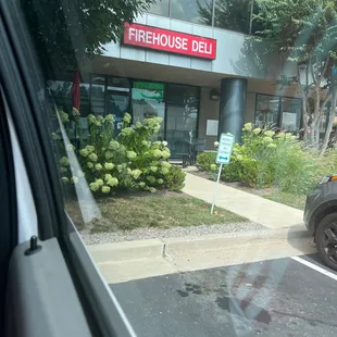 Outside restaurant closed on a Saturday at 12:15PM... don't believe the hours they posted. they open and close whenever they want.