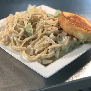Chicken Alfredo with Broccoli