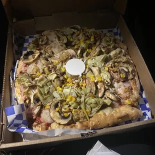 Small, thick crust pizza with garlic, mushrooms, artichokes, corn, and vegan cheese.