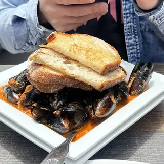 STEAMED MUSSELS