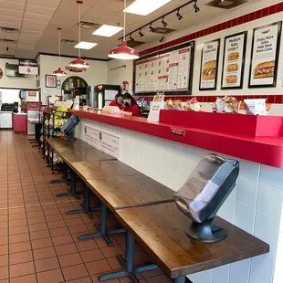 the interior of a fast food restaurant